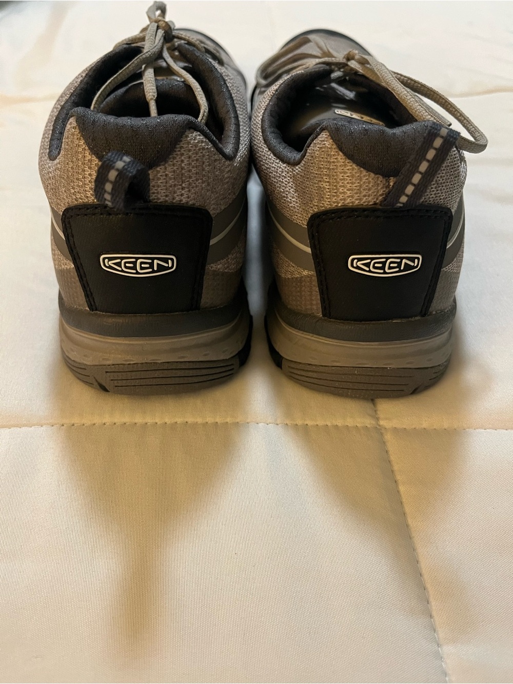 NWOT Keen Women’s Terradora Gray & Black Waterproof Trail Sneakers Size 11